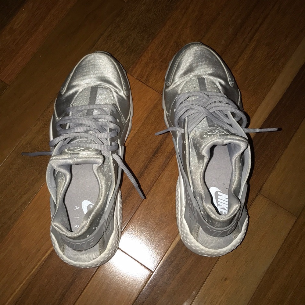 Woman’s Nike huaraches